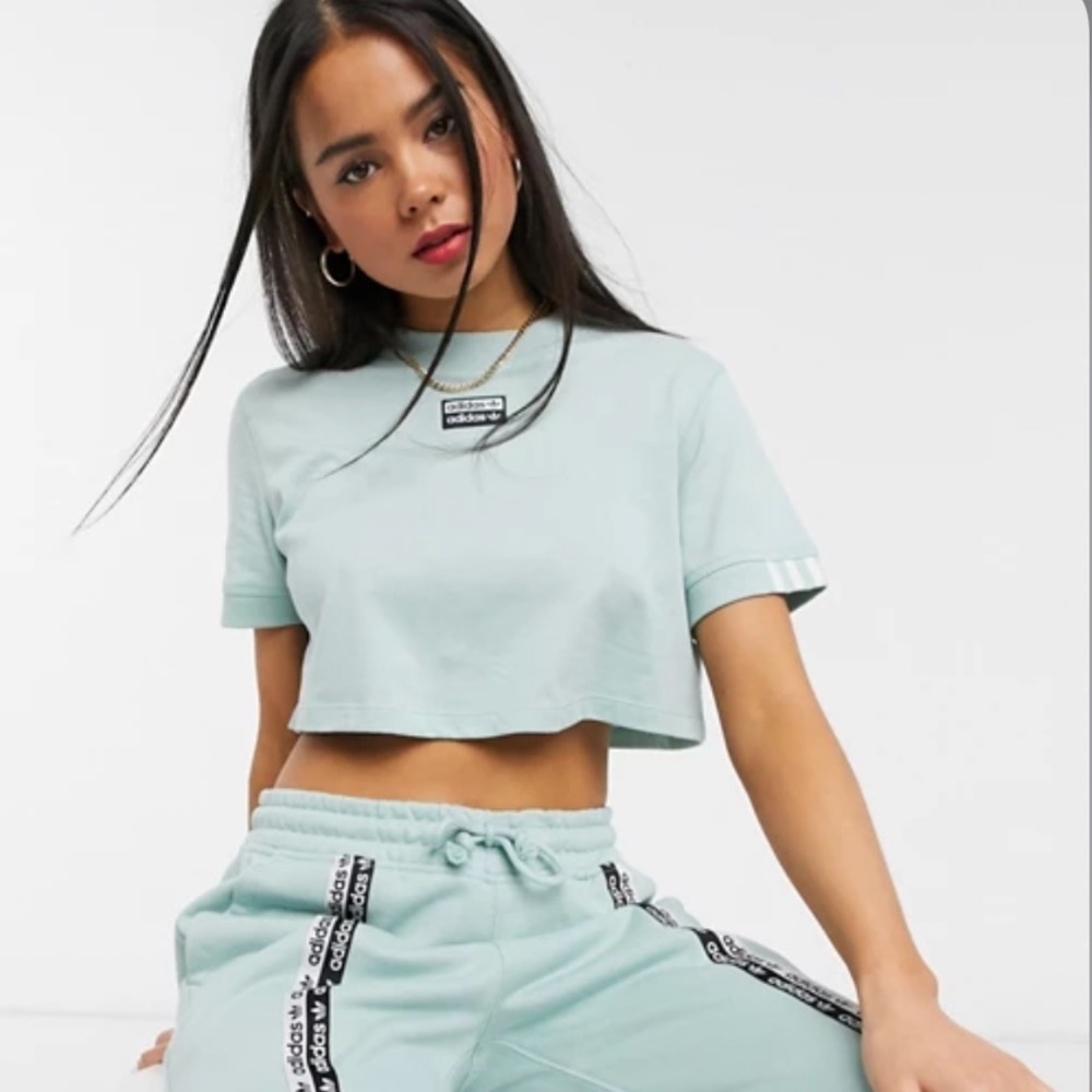 ADIDAS ❤️‍🔥 NWT TEE SHIRT SIZE MEDIUM
